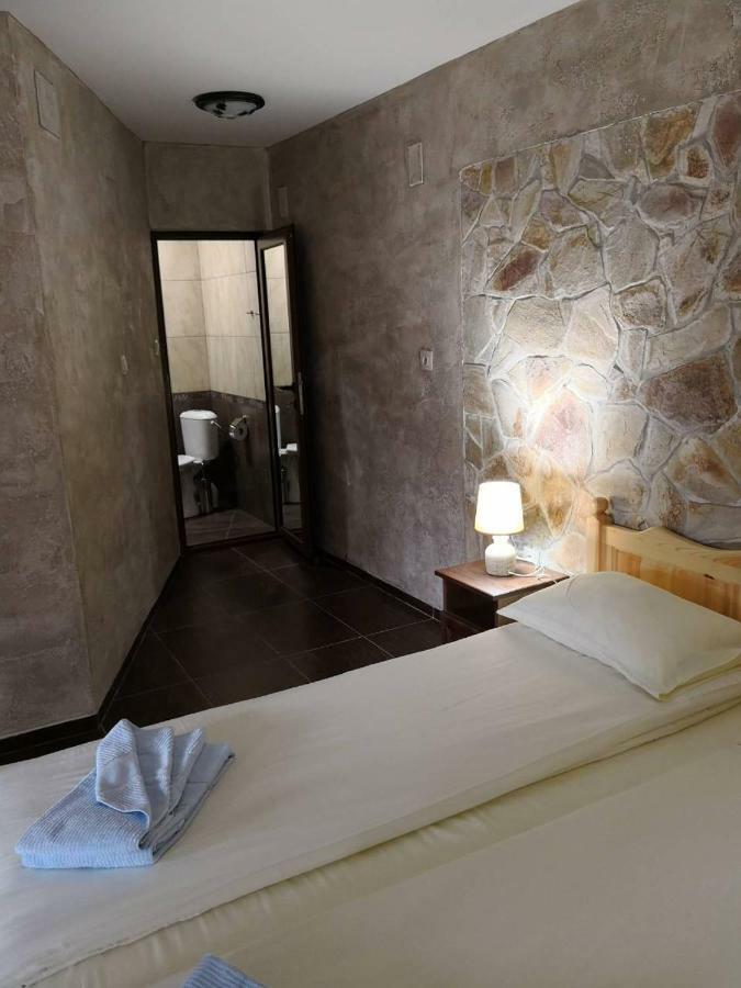 Yurukovata Kashta Hotel โคปริฟชทิทซา ภายนอก รูปภาพ