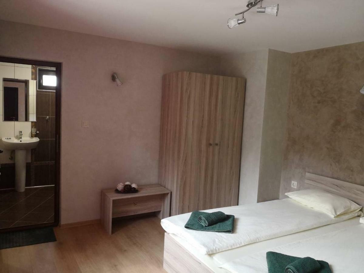 Yurukovata Kashta Hotel โคปริฟชทิทซา ภายนอก รูปภาพ